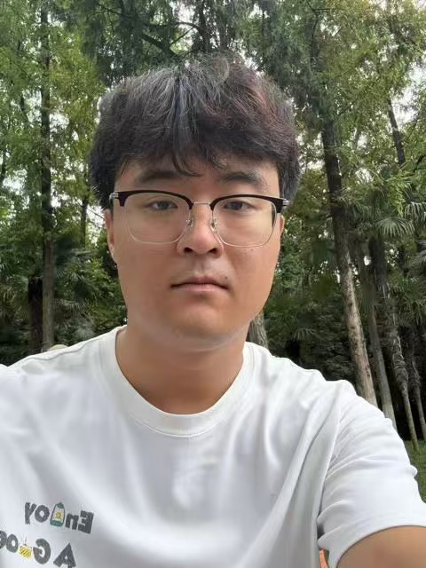 雒东月